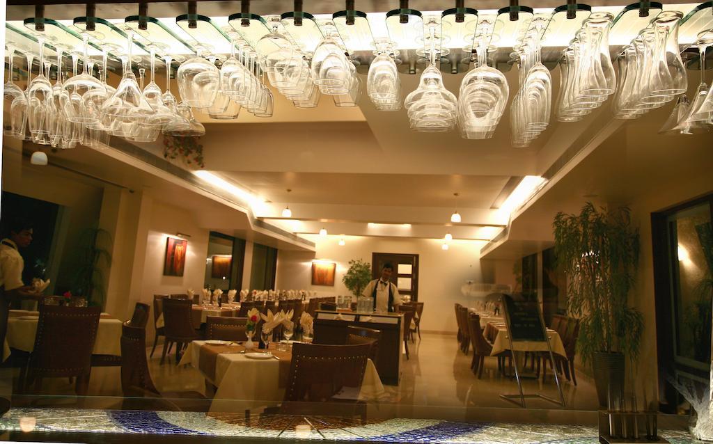 Sentosa Resorts & Water Park Chinchvad Extérieur photo