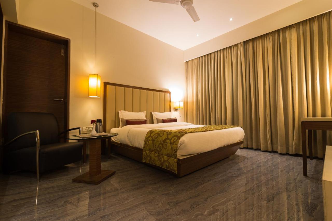 Sentosa Resorts & Water Park Chinchvad Extérieur photo