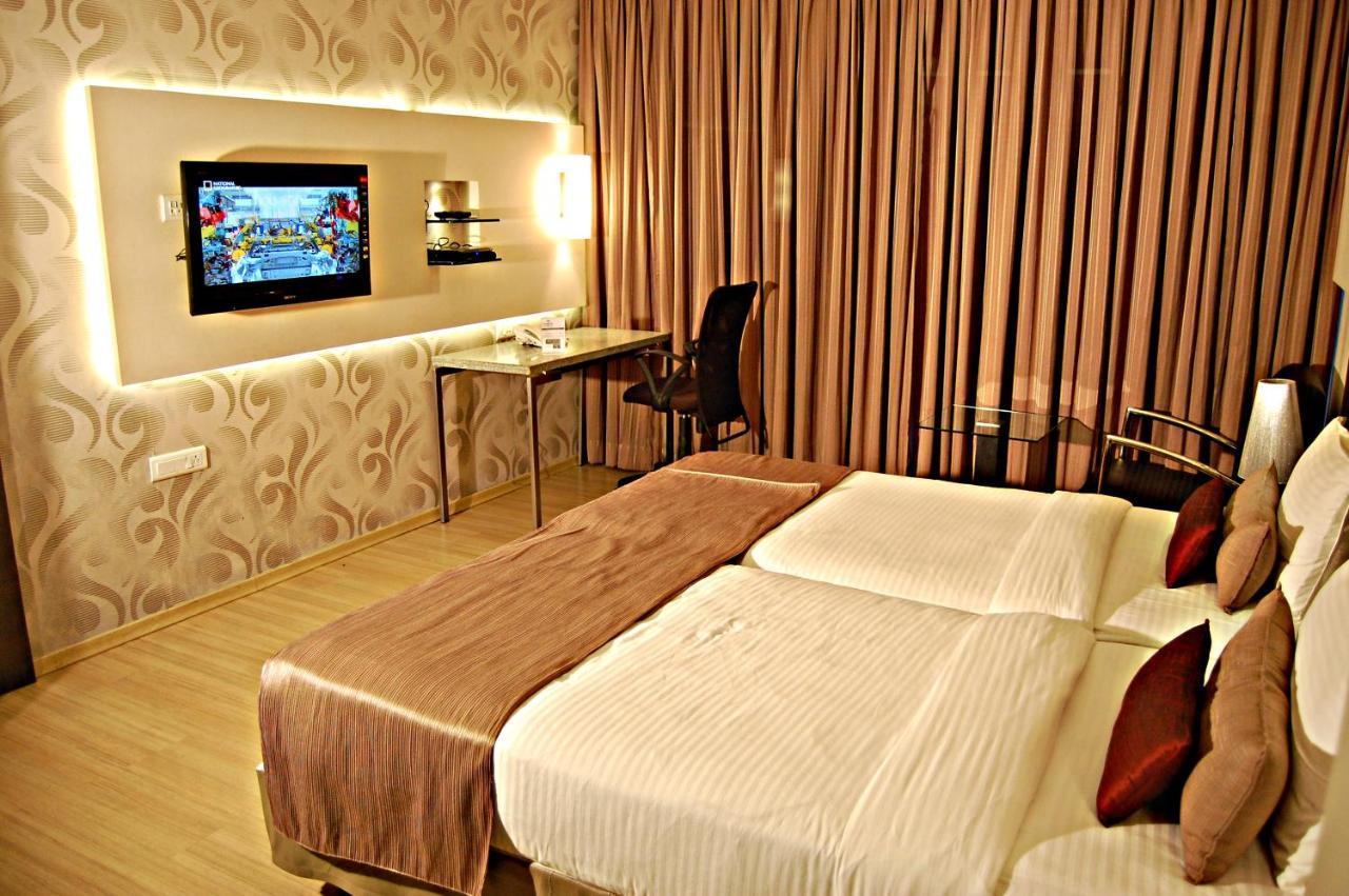 Sentosa Resorts & Water Park Chinchvad Extérieur photo