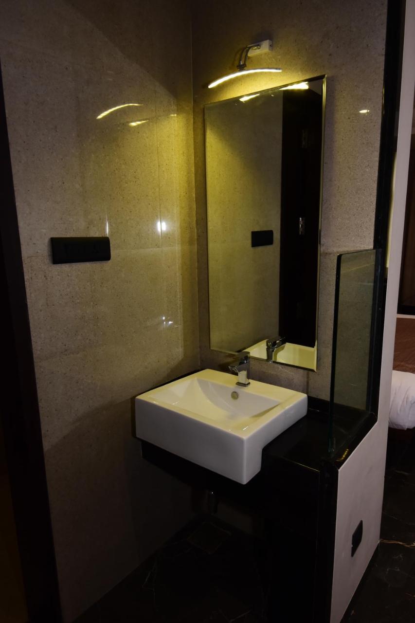 Sentosa Resorts & Water Park Chinchvad Extérieur photo