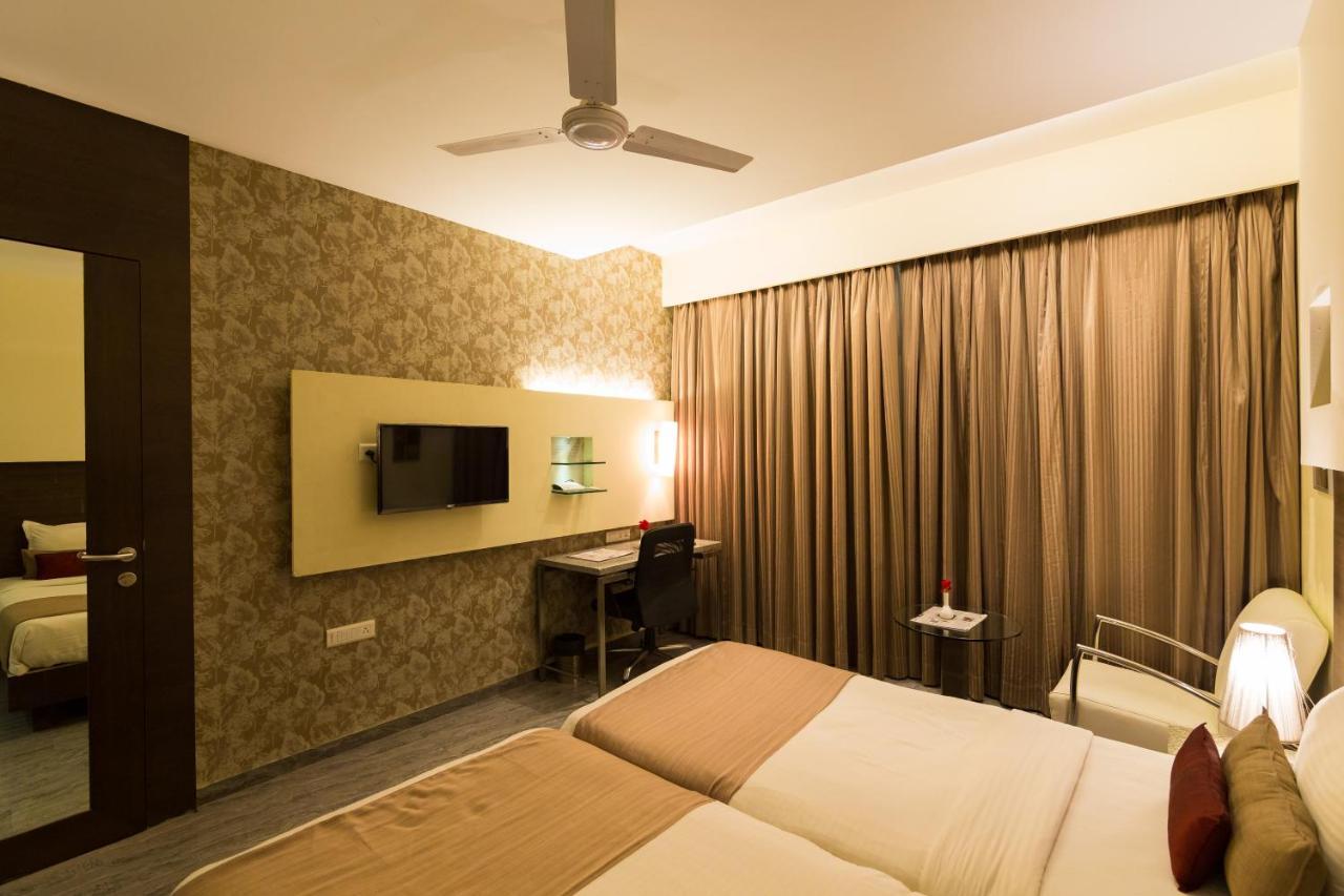 Sentosa Resorts & Water Park Chinchvad Extérieur photo